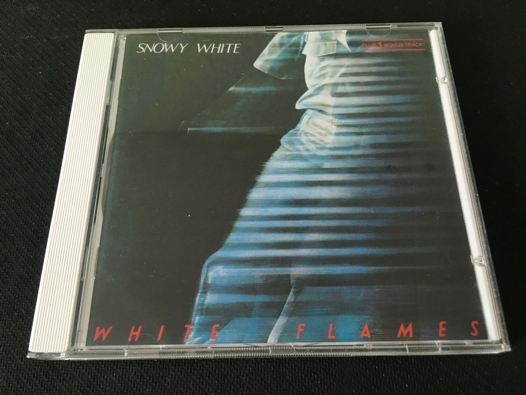 CD: Snowy White - White Flames -CD- – Usato da St.Gallen venduto da MedienJoe