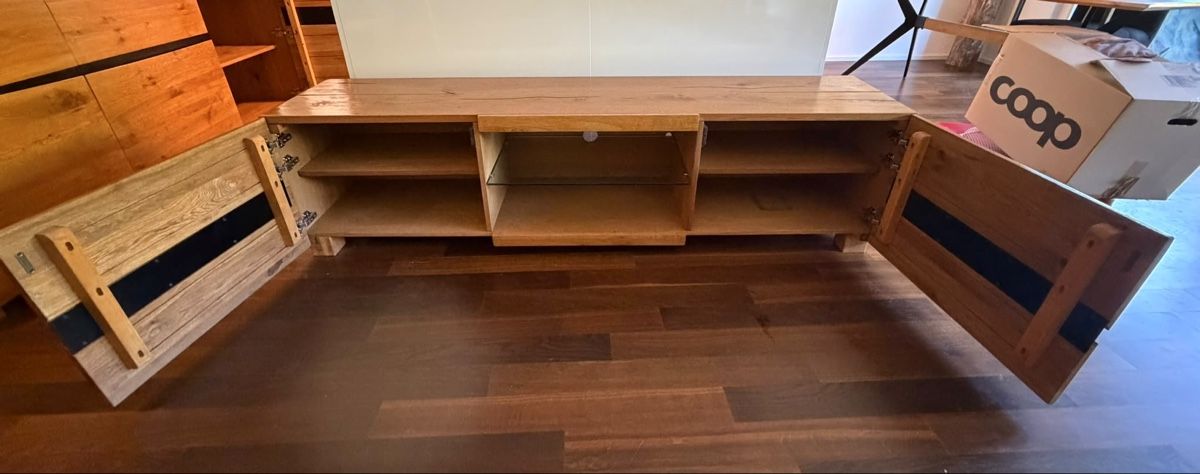 Mobili TV: Massives Holzmöbel Lowboard/TV-Möbel – Nuovo (secondo la descrizione) da Kehrsatz venduto da DeborahND 1