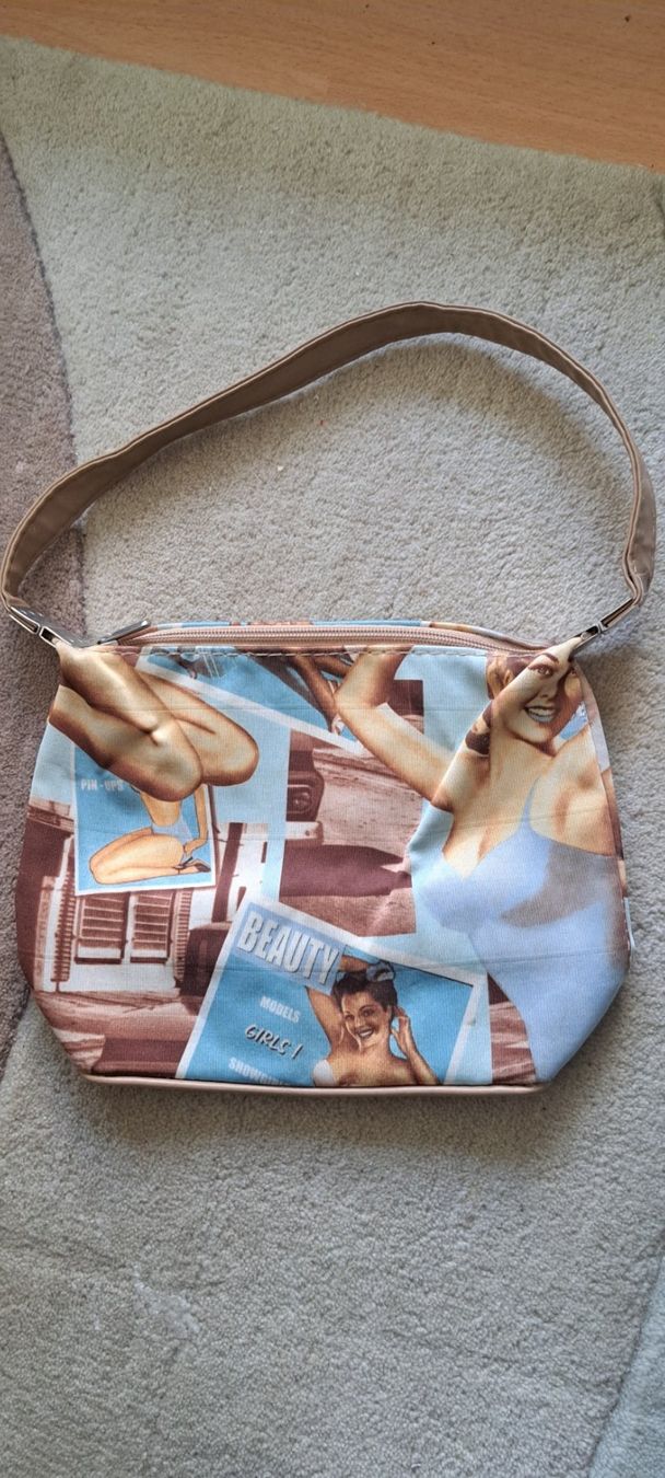 Borse da donna: Retro Handtasche mit speziellem Print - Hingucker! – Usato da St.Gallen venduto da Piran