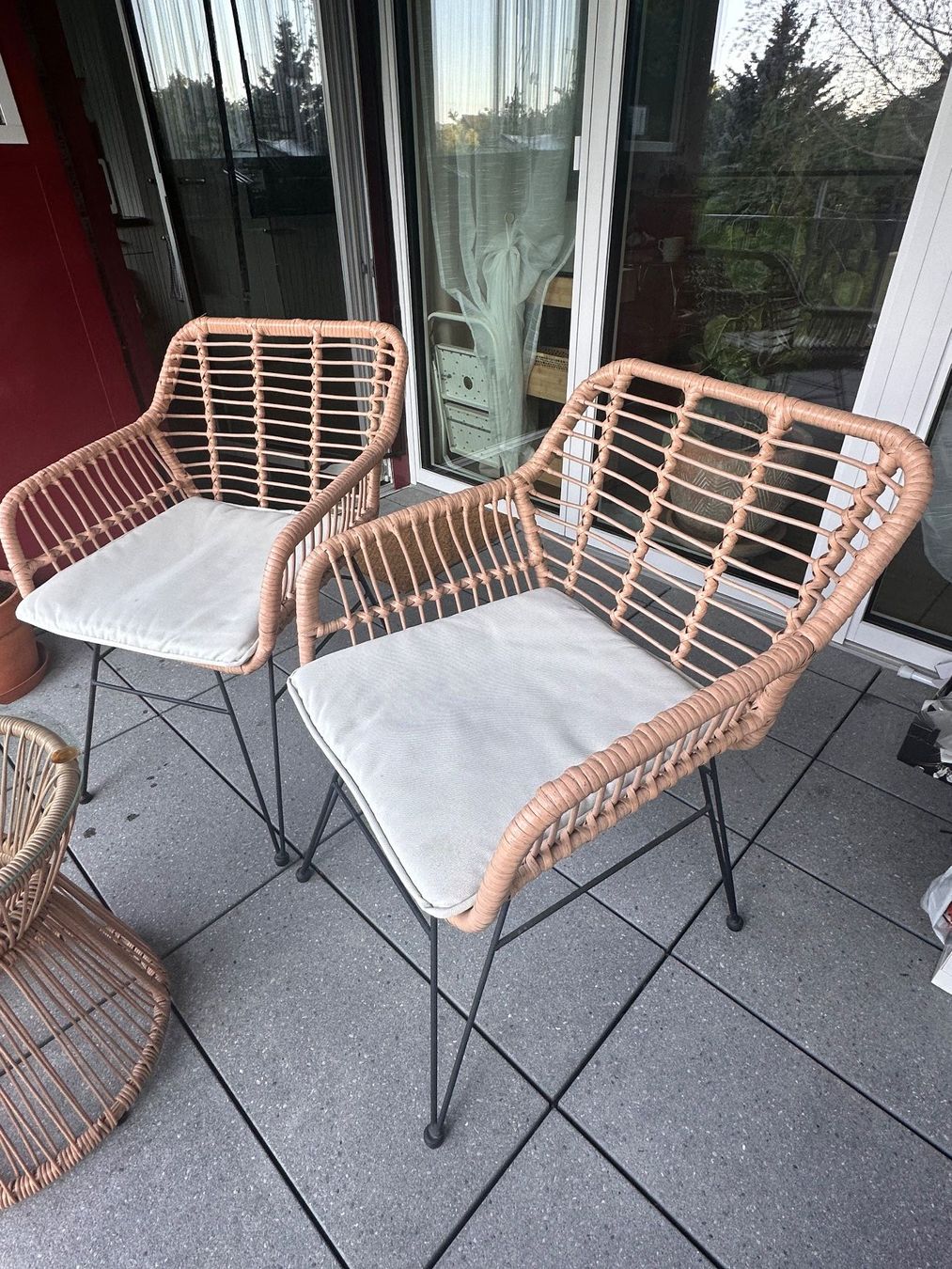 Sedie: Schönes 2 Rattan Stühle + Couchtischchen – Usato da Oberengstringen venduto da Recharles