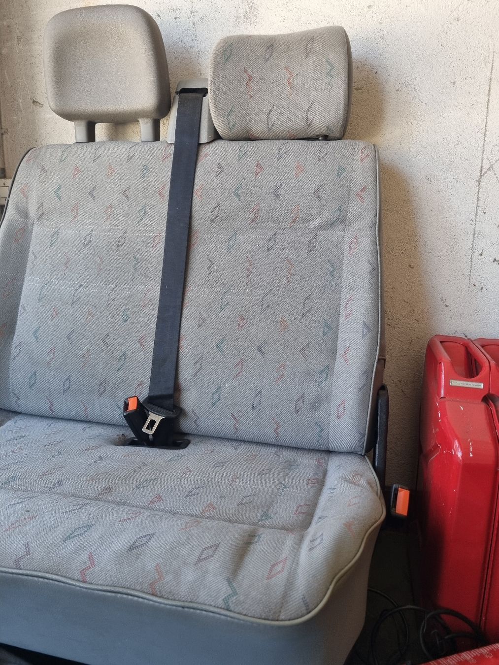 VW Tutti pezzi di ricambio auto: Vw T4 Originale Doppelsitz Rückbank – Usato da kölliken venduto da TerryCash 1