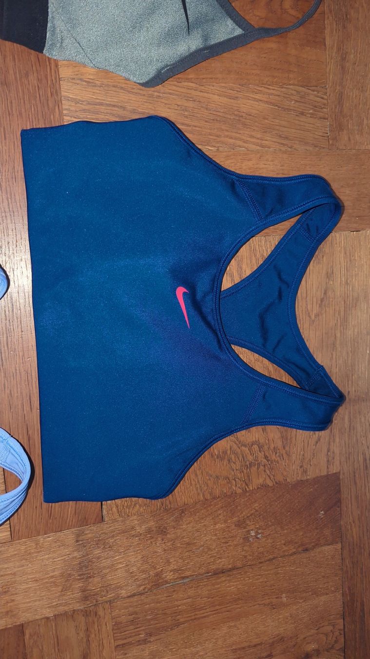 Nike Altra biancheria intima: Sports Bra Bundle Nike & Calvin Klein – Usato da Stans venduto da angelajanequick 6