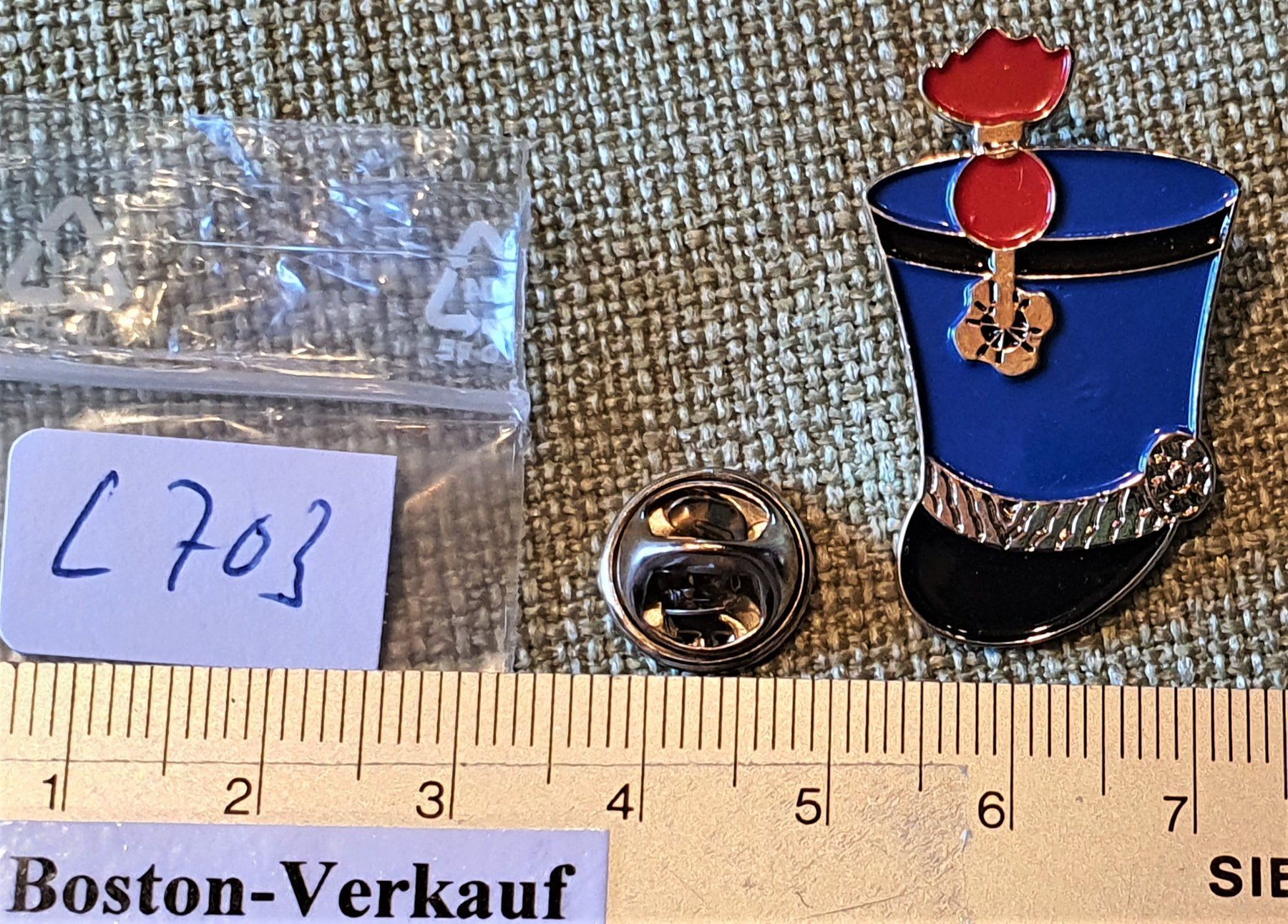 Placchette & Badge: L703 - Pin Basler Polizei Hut – Usato da Reinach BL venduto da Boston-Verkauf 1