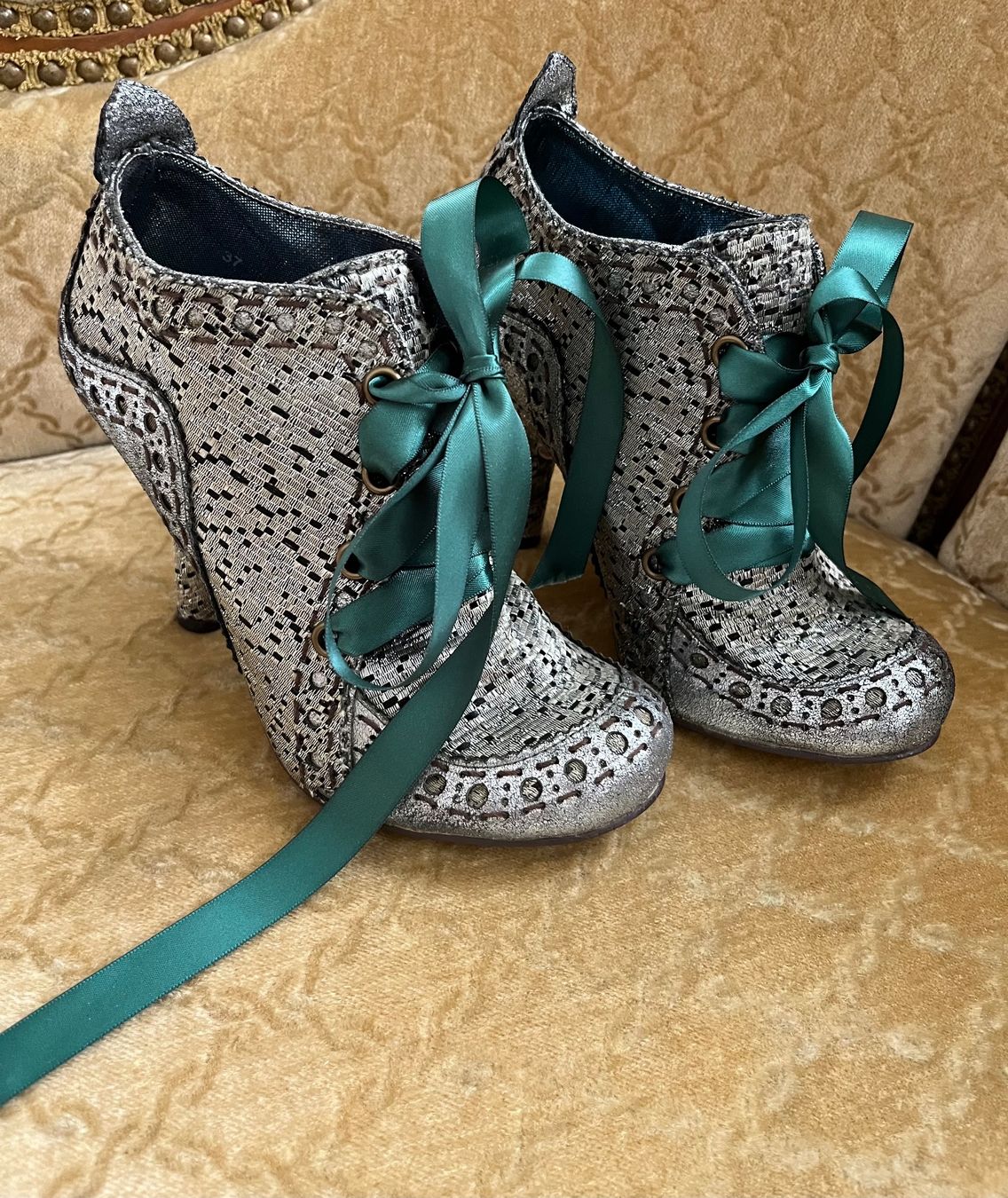 Scarpe da donna: Pumps Irregular Choice Gr: 37 silber – Nuovo (secondo la descrizione) da Arboldswil venduto da Sonnenelfe