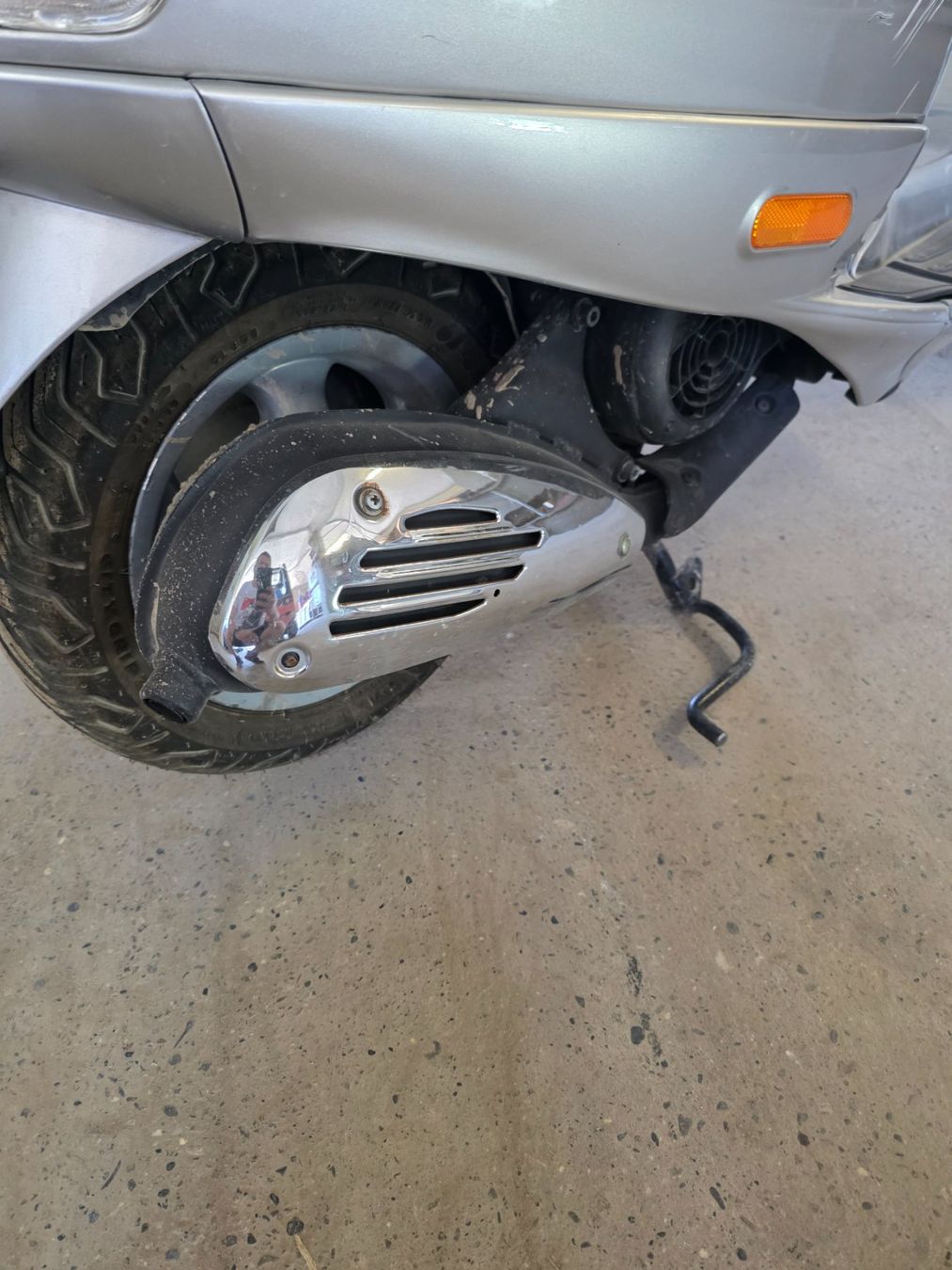 Vespa Scooter: Vespa Roller Silber Occasion mit Kratzern – Usato da Dietlikon venduto da rafcie 4