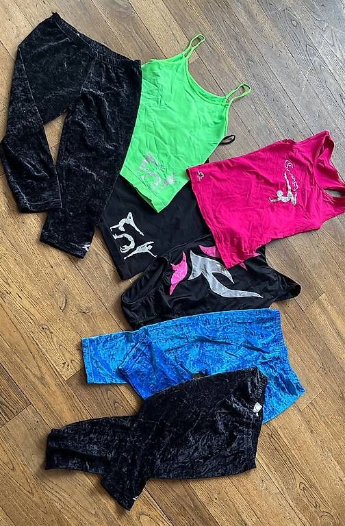 Lotti & Set di vestiti: Vestiti per attrezzistica ragazza – Usato da Claro venduto da Luisa3071