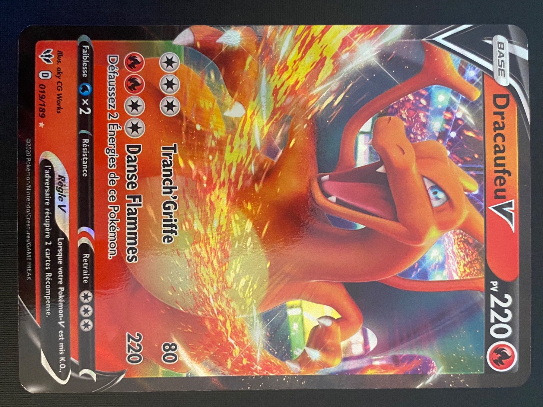 Pokémon Carte collezionabili: Charizard V 019/189 - Darkness Ablaze - FR - NM+ – Nuovo (secondo la descrizione) da Yverdon-les-Bains venduto da Prismea