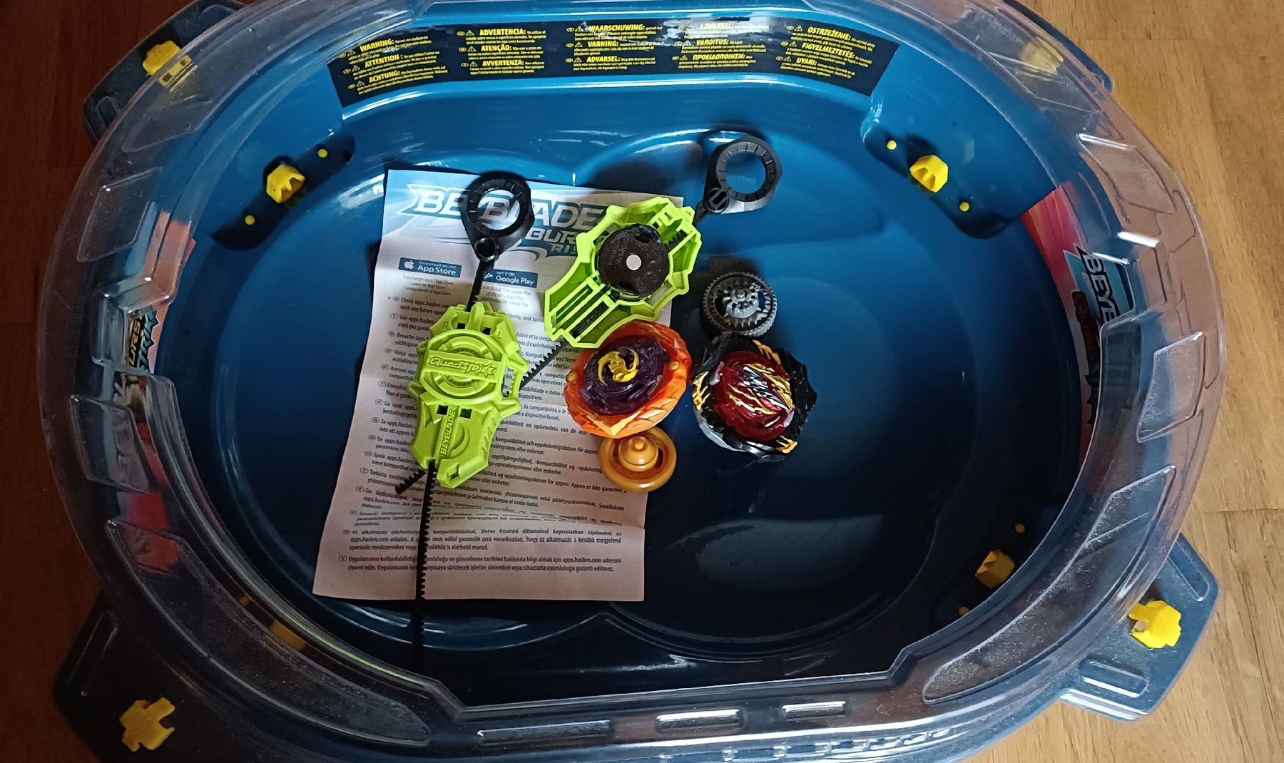 Jouets: Arènes avec Toupies – D'occasion à Glovelier par rus_jk5v