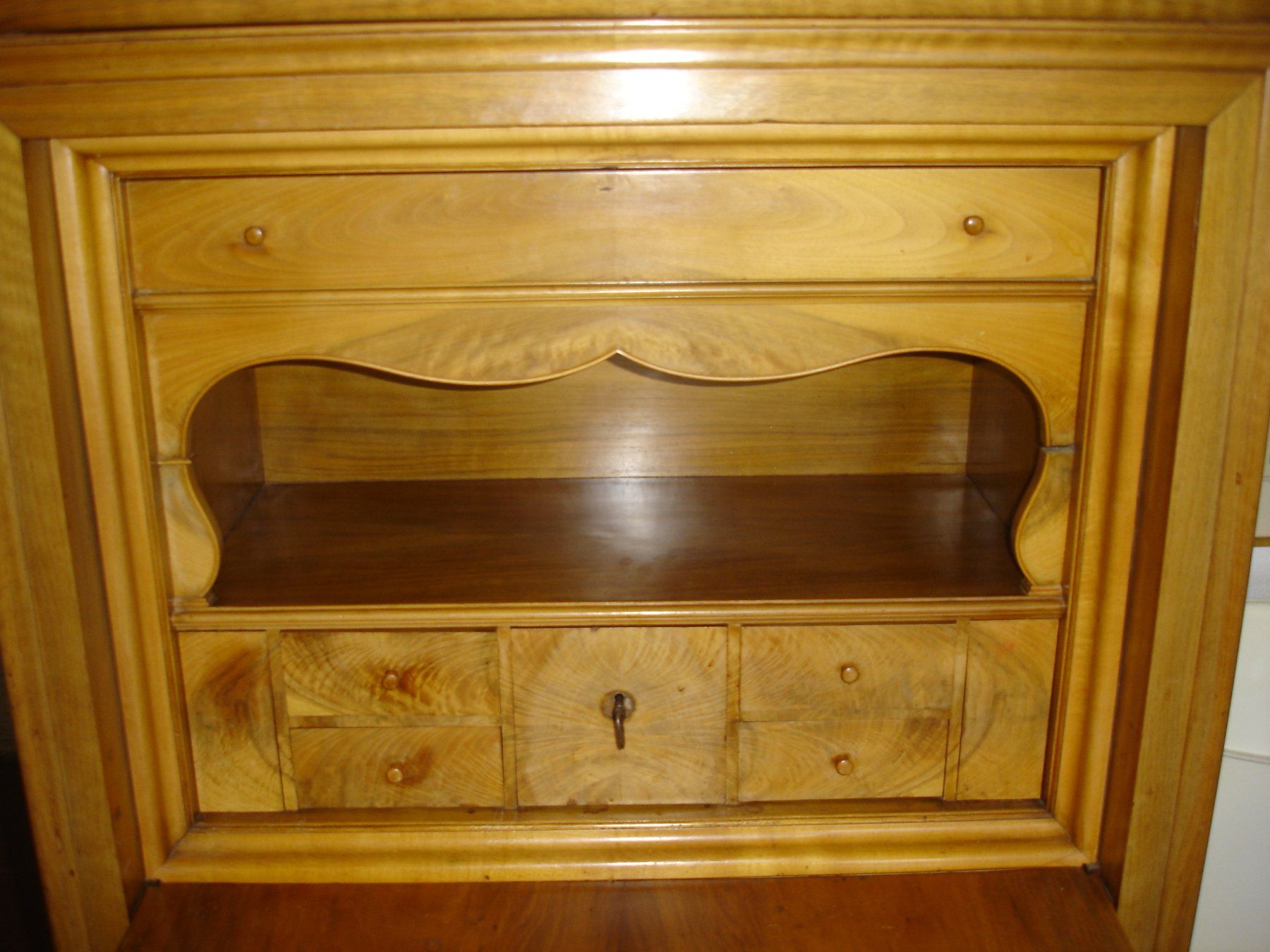Kommoden: Secrétaire et commode avec beaucoup d'espace de rangement – Gebraucht aus Pully von isa_6hqd 1