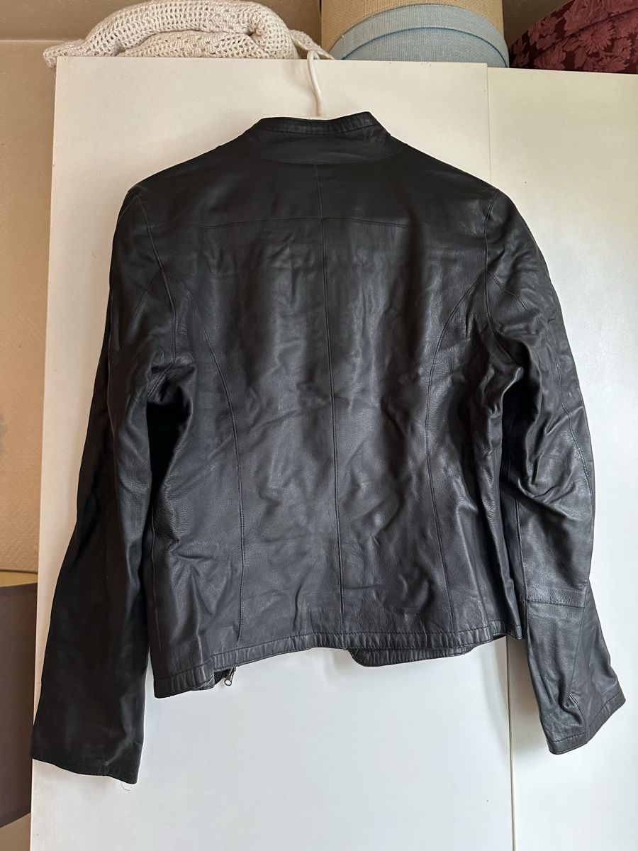 Giacche: Schwarze Lederjacke Größe S – Usato da Basel venduto da Brunner.T 2