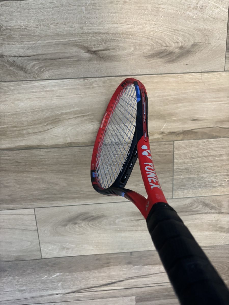 Yonex Raquettes: Yonex Vcore 98 grip 3 305g – D'occasion à Payerne par Xl_27 1