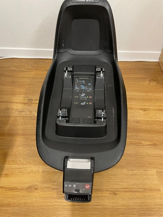 Maxi-Cosi Sièges auto: Maxi-Cosi Isofix Station +Maxi-Cosi Pebble Plus +Babyeinlage – D'occasion à Seuzach par Herr_Feierabend 3