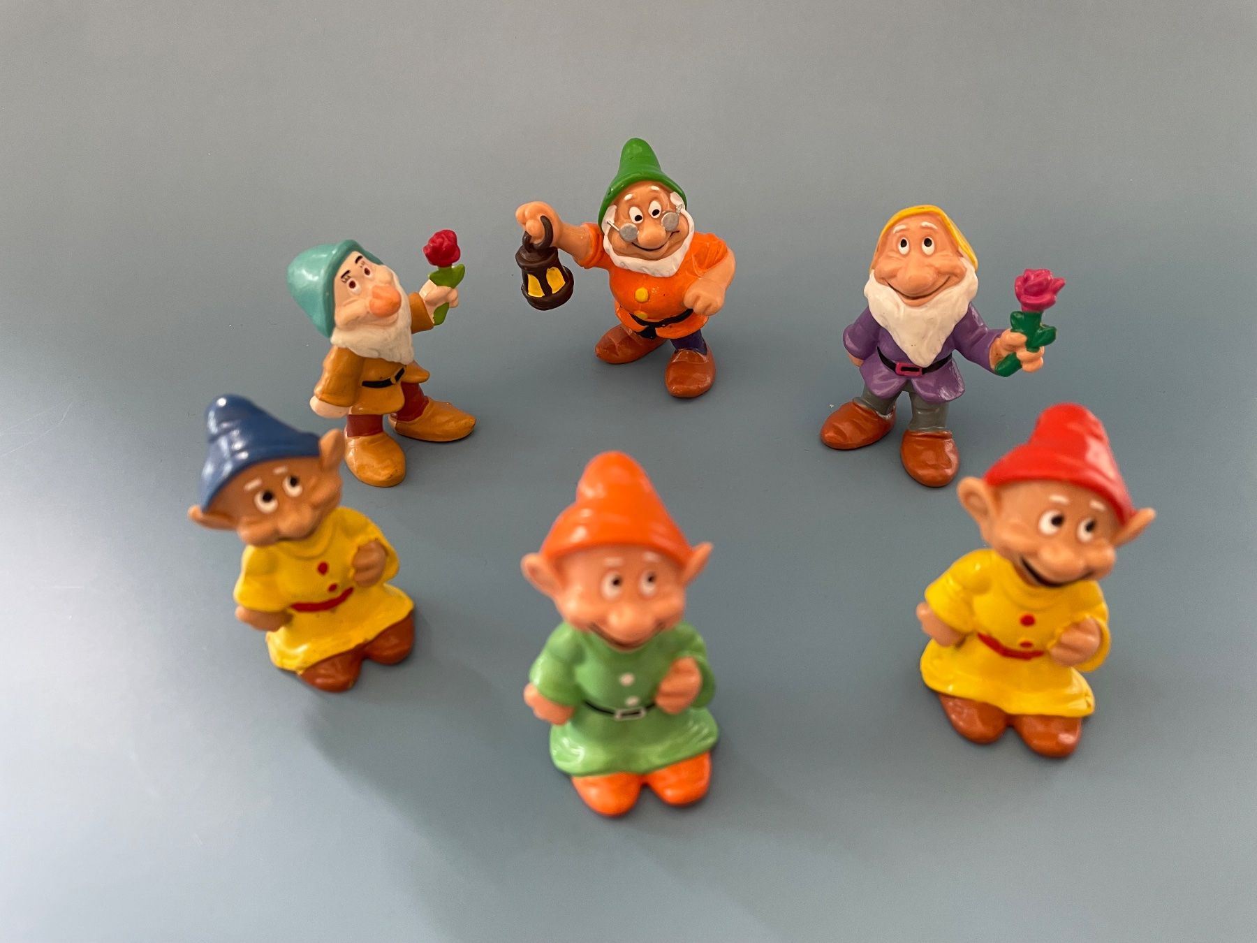 Bullyland Figuren: 6x Zwerg a. Schneewittchen Comic Figur Walt Disney Bully M+B – Gebraucht aus Gossau SG von entwederoder