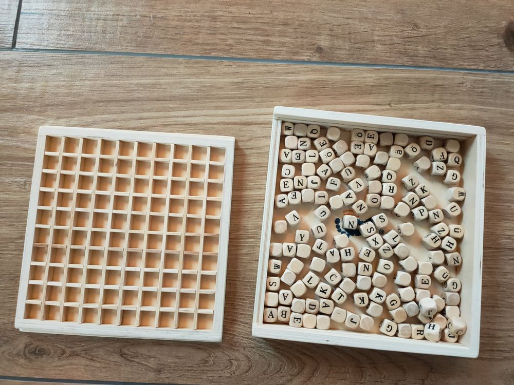 Small Foot Wörter Legen - Gioco In Legno Per Comporre Parole Con 145 Dadi Lettere, Gioco Educativo Per Imparare L'Alfabeto, 6+ Anni