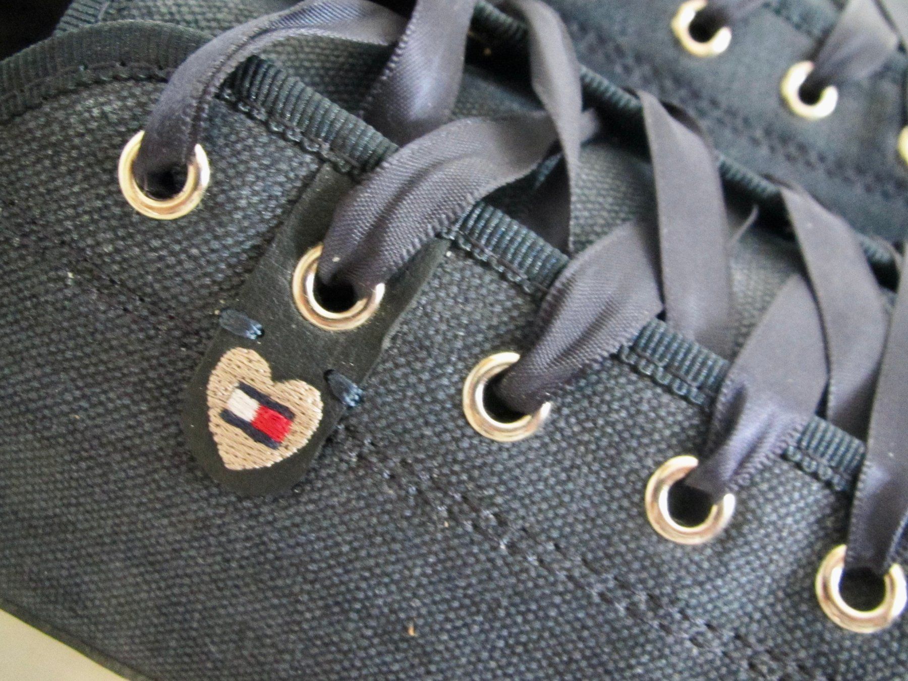 Tommy Hilfiger Scarpe da donna: BASKETS TOMMY HILFIGER – Usato da Murten venduto da Selliot 1