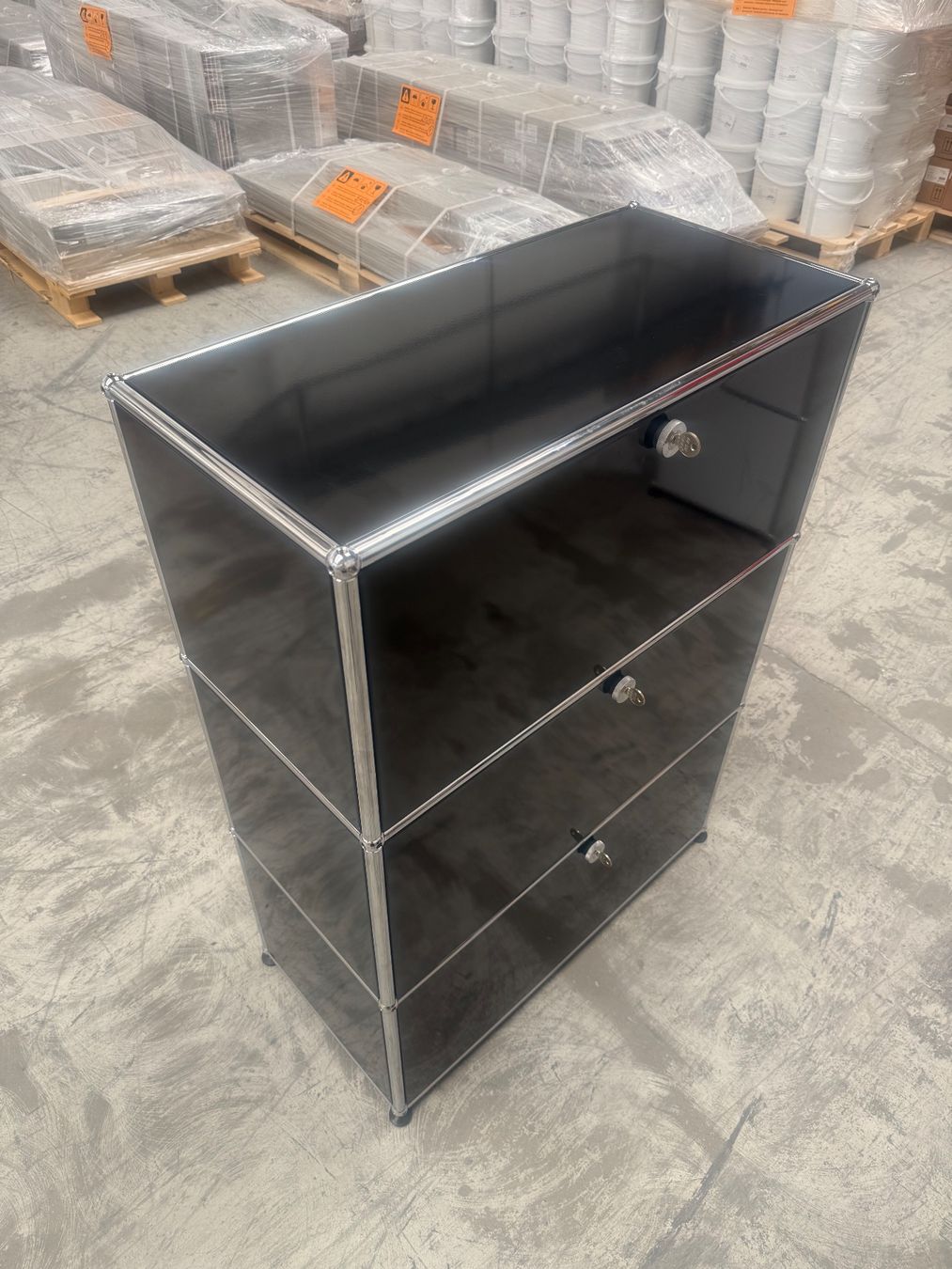 USM Scaffali: USM Haller Sideboard 1x3 Graphitschwarz 1x3 Q2 – Usato da Balsthal venduto da Designhaus.Schmitt 1