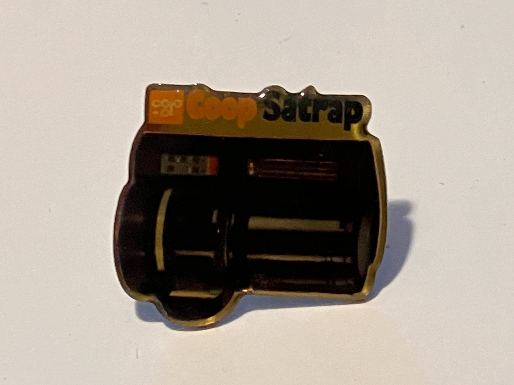 Placchette & Badge: 1 Pin Coop Satrap – Usato da Basel venduto da djwwpp