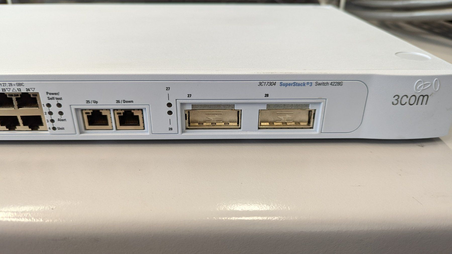 Hub & Switch: 3Com 3C17304 Switch - 4228G – Usato da Glattpark (Opfikon) venduto da Jams02 1