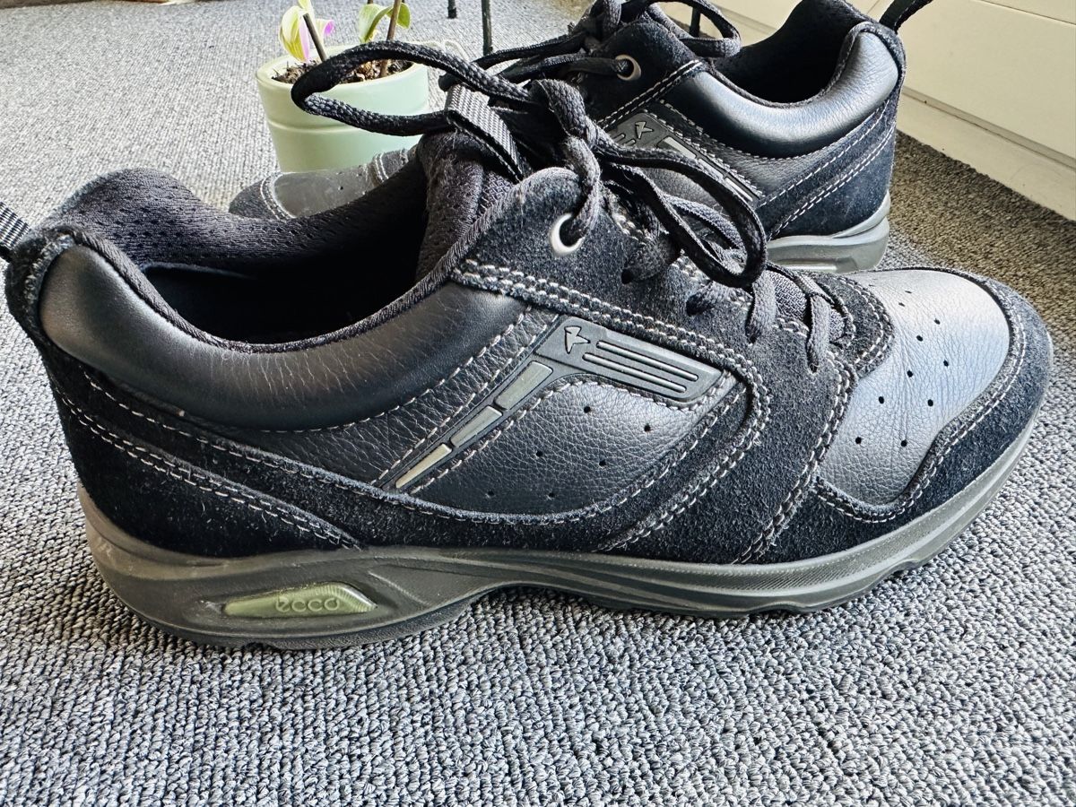 Ecco Scarpe da uomo: Ecco LIGHT homme taille 40 noir – Usato da Bulle venduto da Zaman66