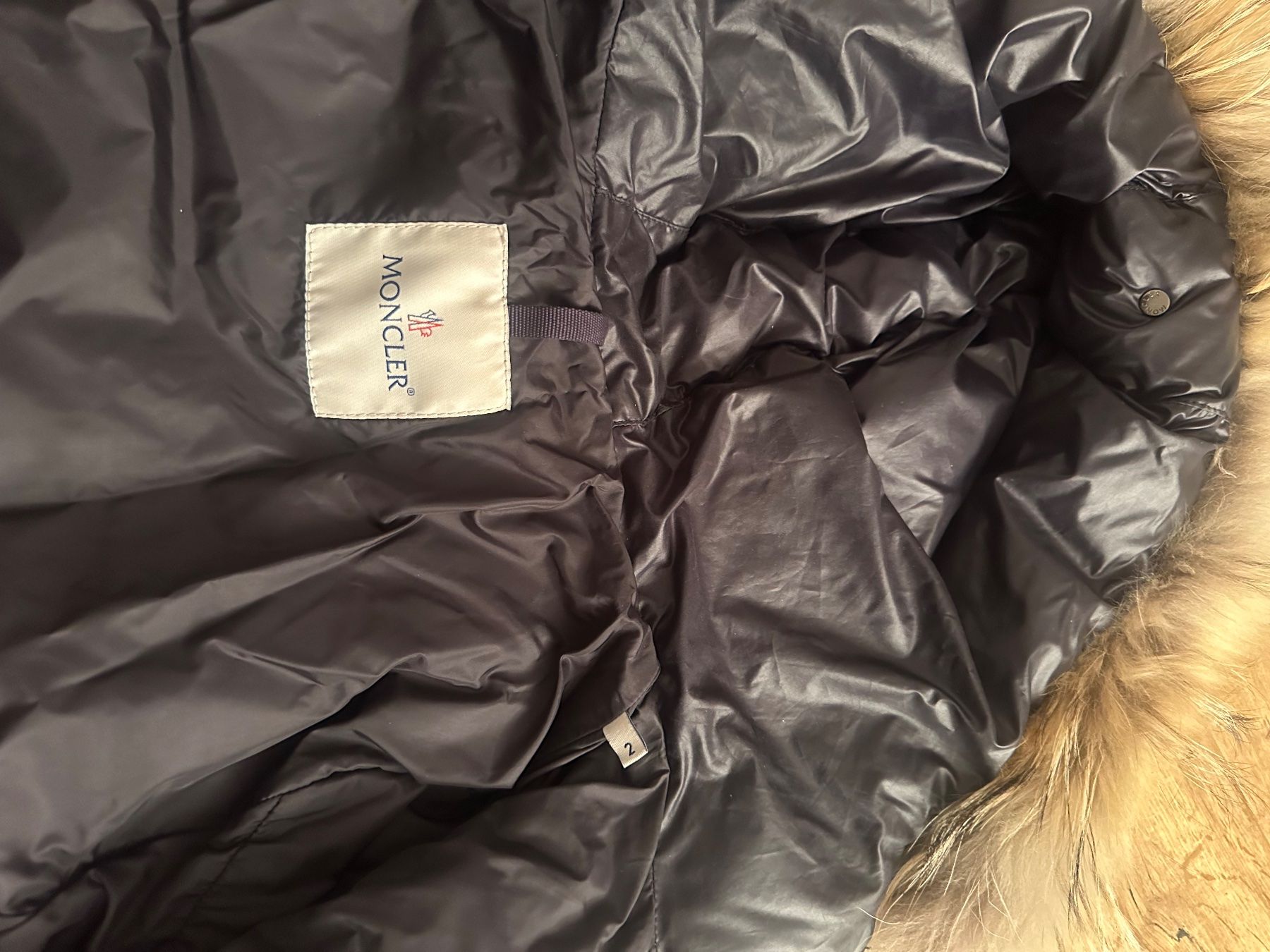 Moncler Vestes: Moncler winter jacket with fur , size 2 black – Neuf (Voir description) à Confignon par lynningva 1