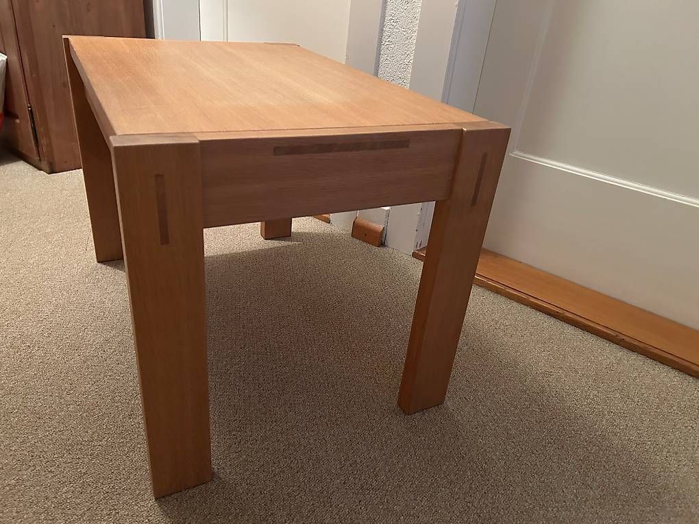 Tische: Kleiner Massivholz-Tisch Eiche, 75 × 50 × 50 cm – Gebraucht aus Binningen von peter.binningen