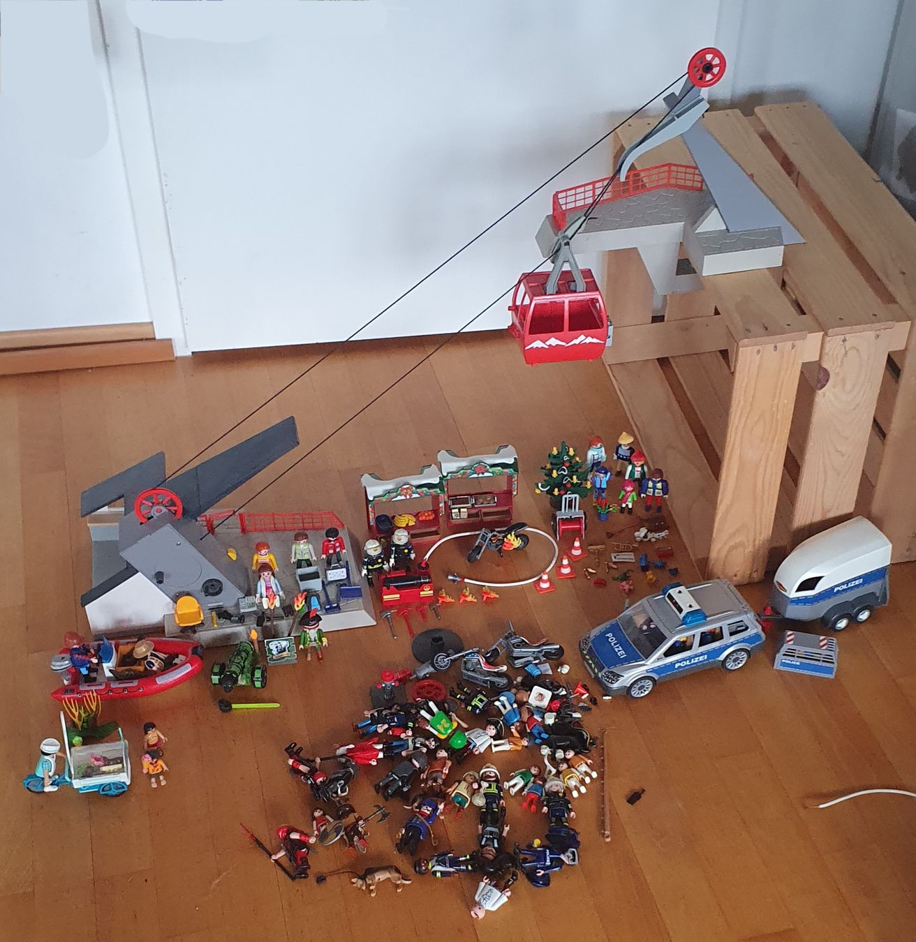 Playmobil Giocattoli: Playmobil Konvolut Sammlung Boot Seilbahn Polizei Eiswagen – Usato da Hünibach venduto da tommy_gunn
