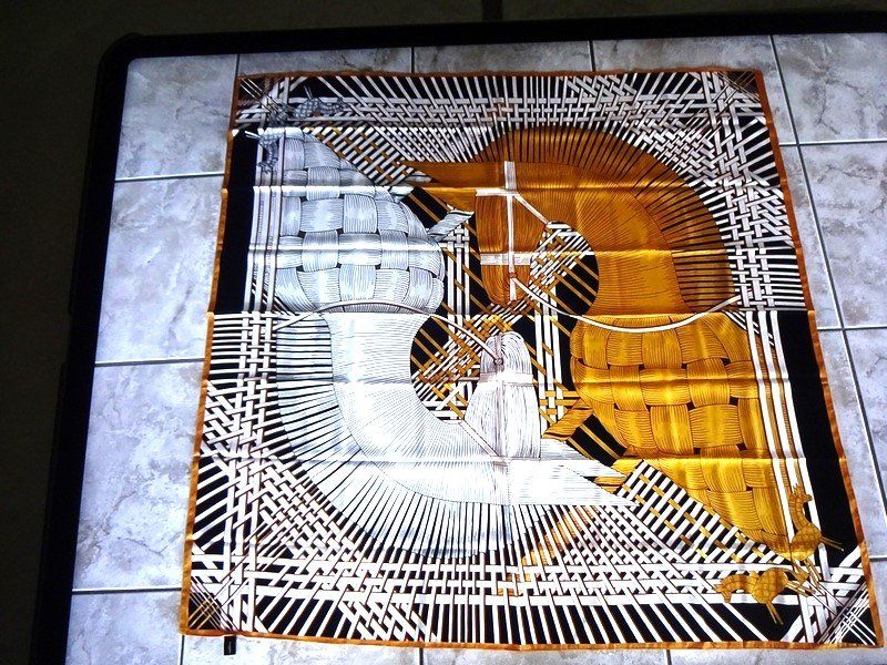 Belissima Toalha Renascença. 130x130 cm