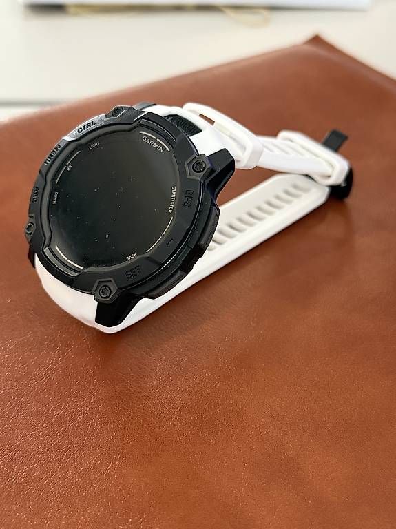 Smartwatch: Garmin 3 Instinct AMOLED – Usato da Luzern venduto da ONATTRADE 2