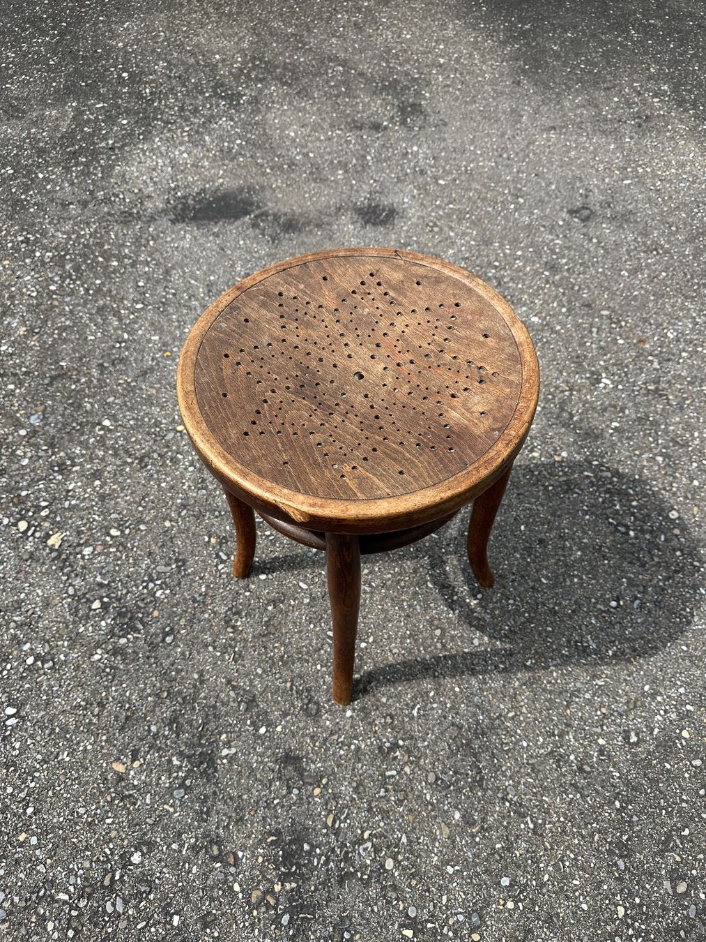Sgabelli: alter Holz Hocker / Bugholz Hocker – Usato da Zürich venduto da frauflufelberg