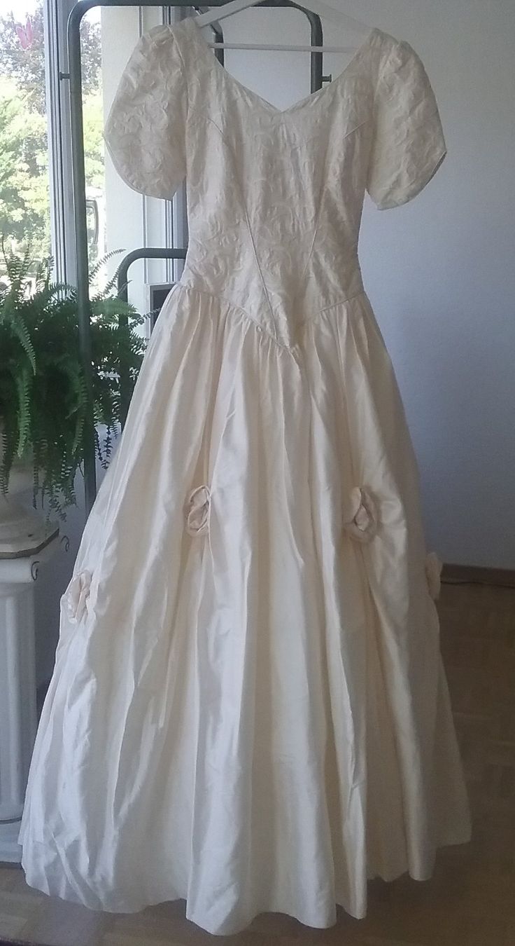 Vestiti: Brautkleid aus Rohseide – Usato da Thalwil venduto da Hcdavalanche
