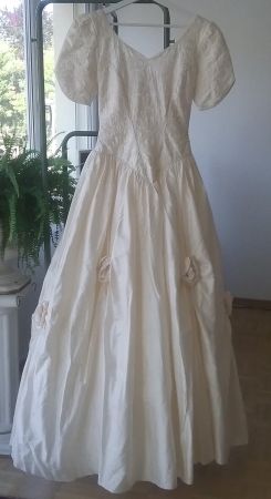 Brautkleid aus Rohseide