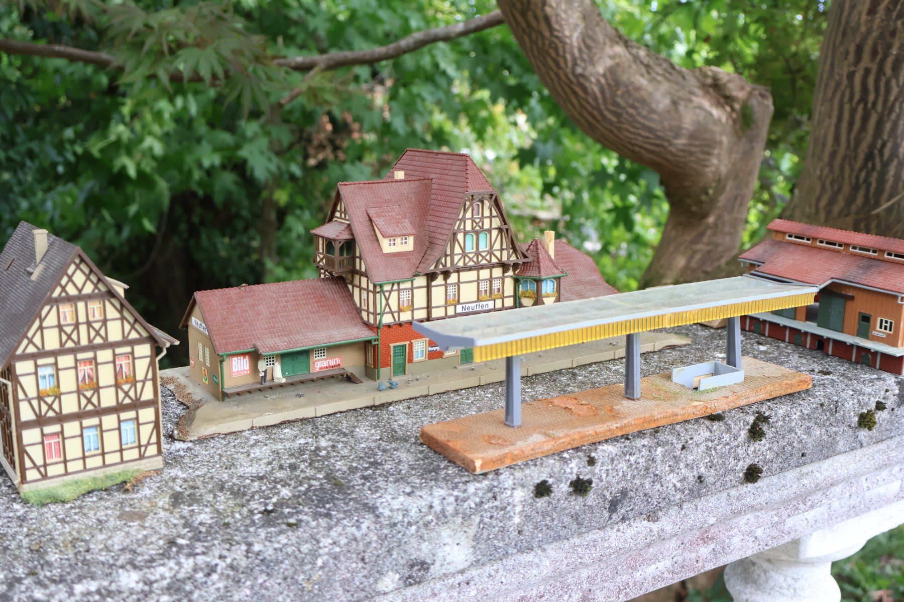Faller Modellini di ferrovie: Faller Bahnhof Set + Nebengebäude H0 - schöne Modelle – Usato da Winterthur venduto da Monstera 7