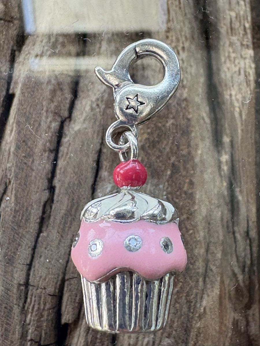 Pendentifs: Charm pendentif Cupcake – D'occasion à Jongny par Rivierach 1