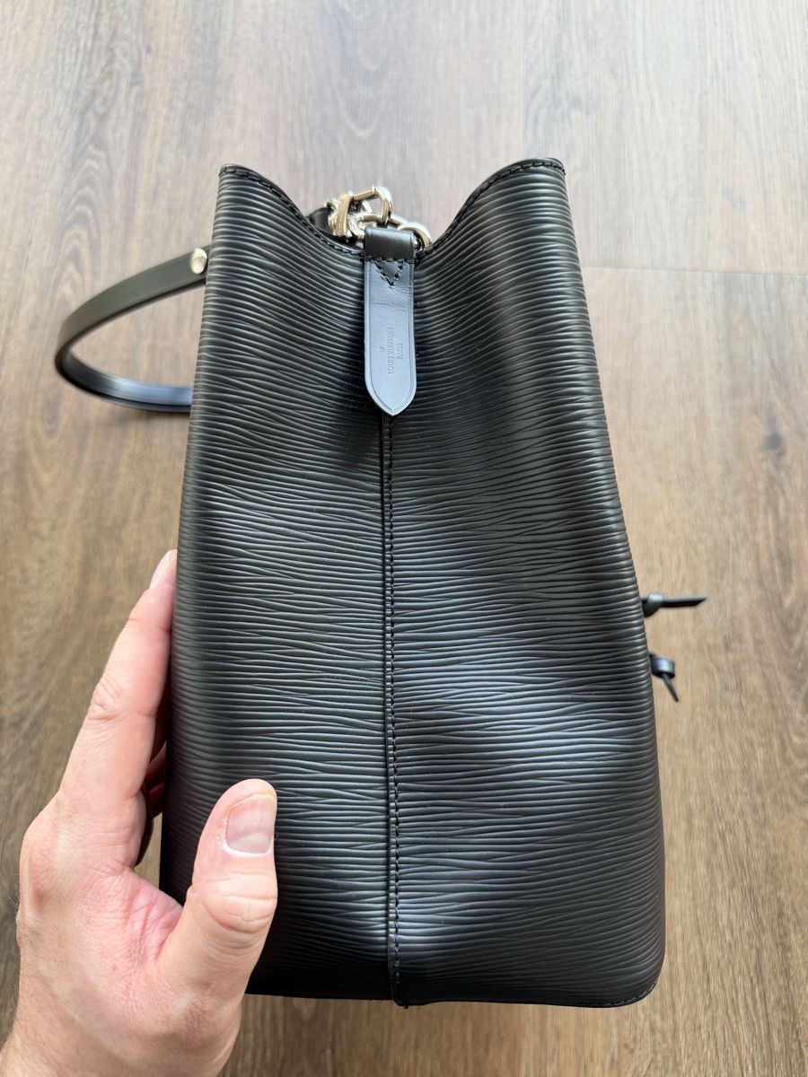 Louis Vuitton Taschen für Damen: Wunderschöne LOUIS VUITTON NéoNoé MM Tasche schwarz – Neu (gemäss Beschreibung) aus Winkel von betterade 7