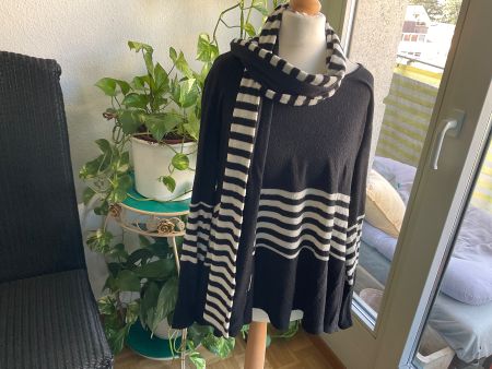 Super Pull TARA VAO rayé noir et blanc avec écharpe assortie