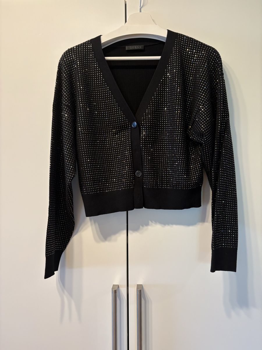 Guess Jacken: Guess Strickjacke mit Steinchen – Neu (gemäss Beschreibung) aus Bülach von kittygismo