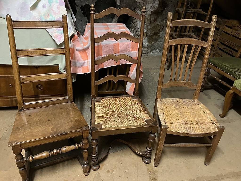 Sedie: Trois chaises vintage en bois  styles différents – Usato da Yverdon-les-Bains venduto da rapver
