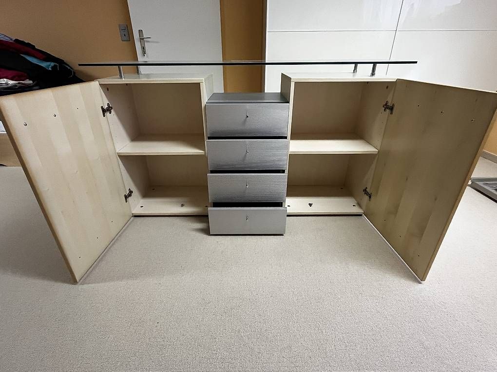 Commodes: Sideboard mit Glasplatte – D'occasion à Gossau SG par jjb01 1