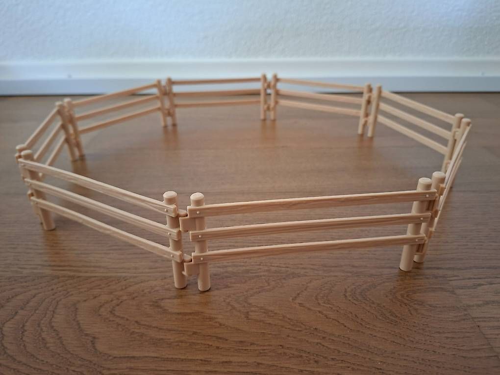 Spielzeuge: Schleich Gehege braun – Gebraucht aus Selzach von marczimi