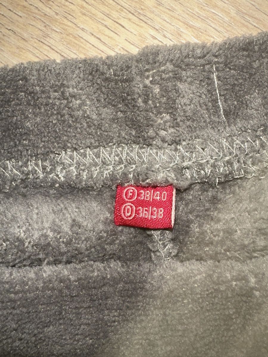 Pantaloni: Jogging gris neuf 40 – Nuovo e nell'imballaggio originale da Boussens venduto da sko_9w6t 1