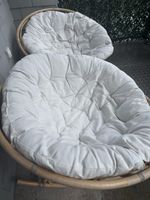 2 Rattan‑Stühle mit Kissen, in gutem Zustand.