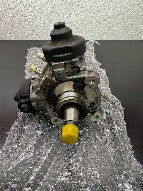 Pompe à injection haute pression Diesel plus divers (Defekt) in Vicques ...