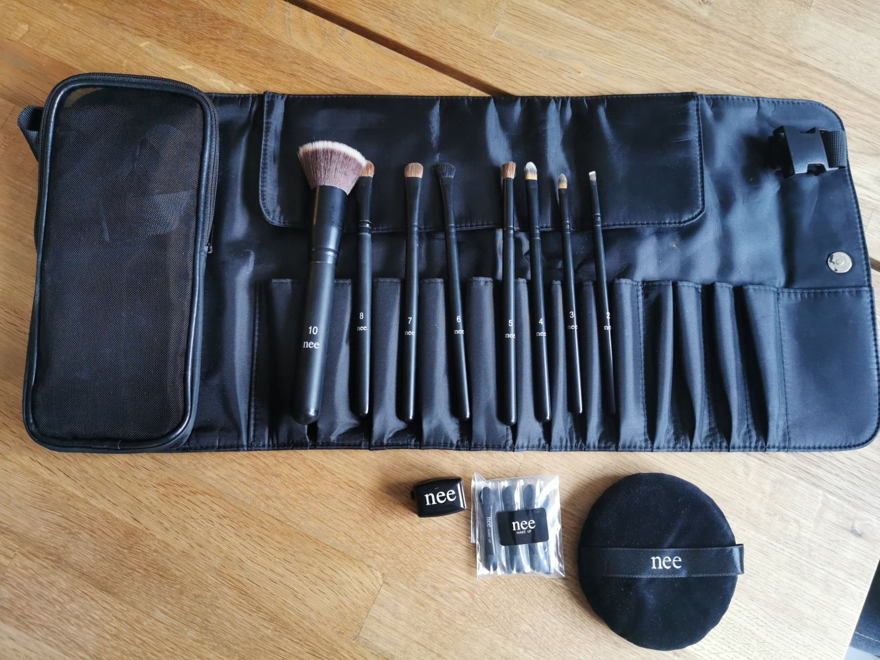 Make-up: NEE Professional Brushes Set black – Gebraucht aus Gunzgen von 0Aurin0