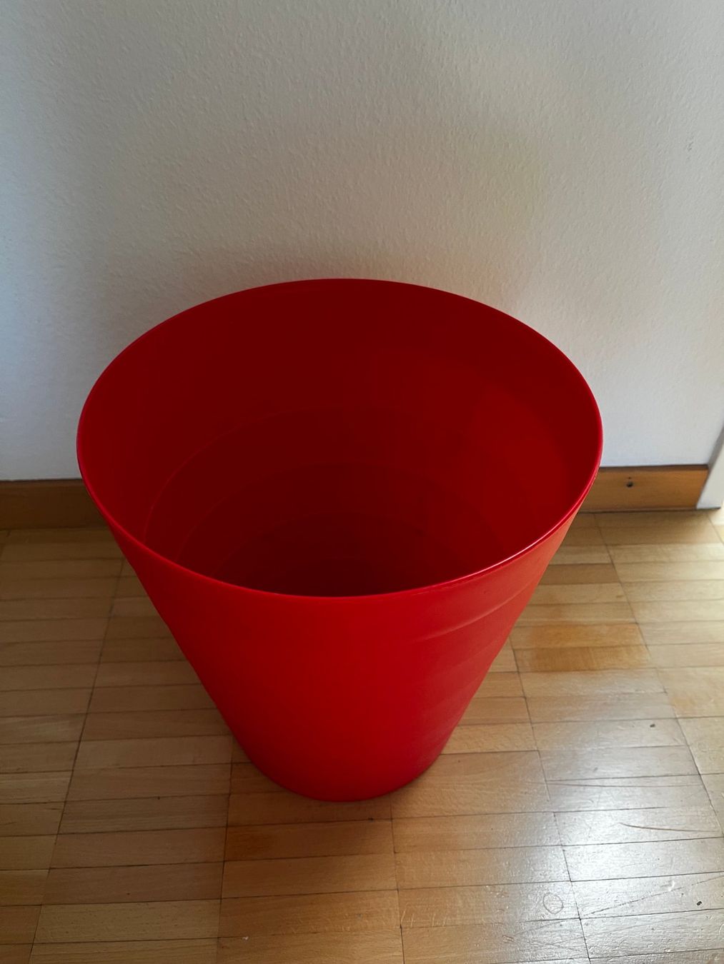 Abfalleimer: Roter Papierkorb – Gebraucht aus Zürich von Timo_G 1