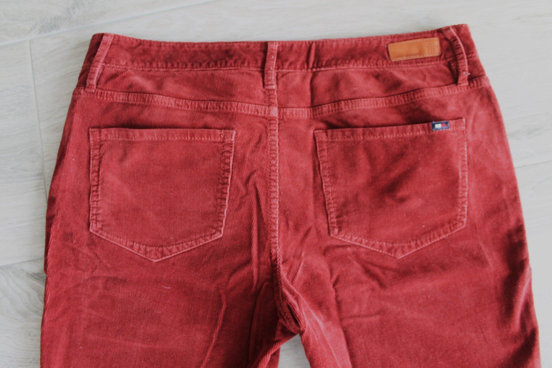 Tommy Hilfiger Pantaloni: Pantalon Tommy Hilfiger taille M – Nuovo (secondo la descrizione) da Chez-le-Bart venduto da jasse