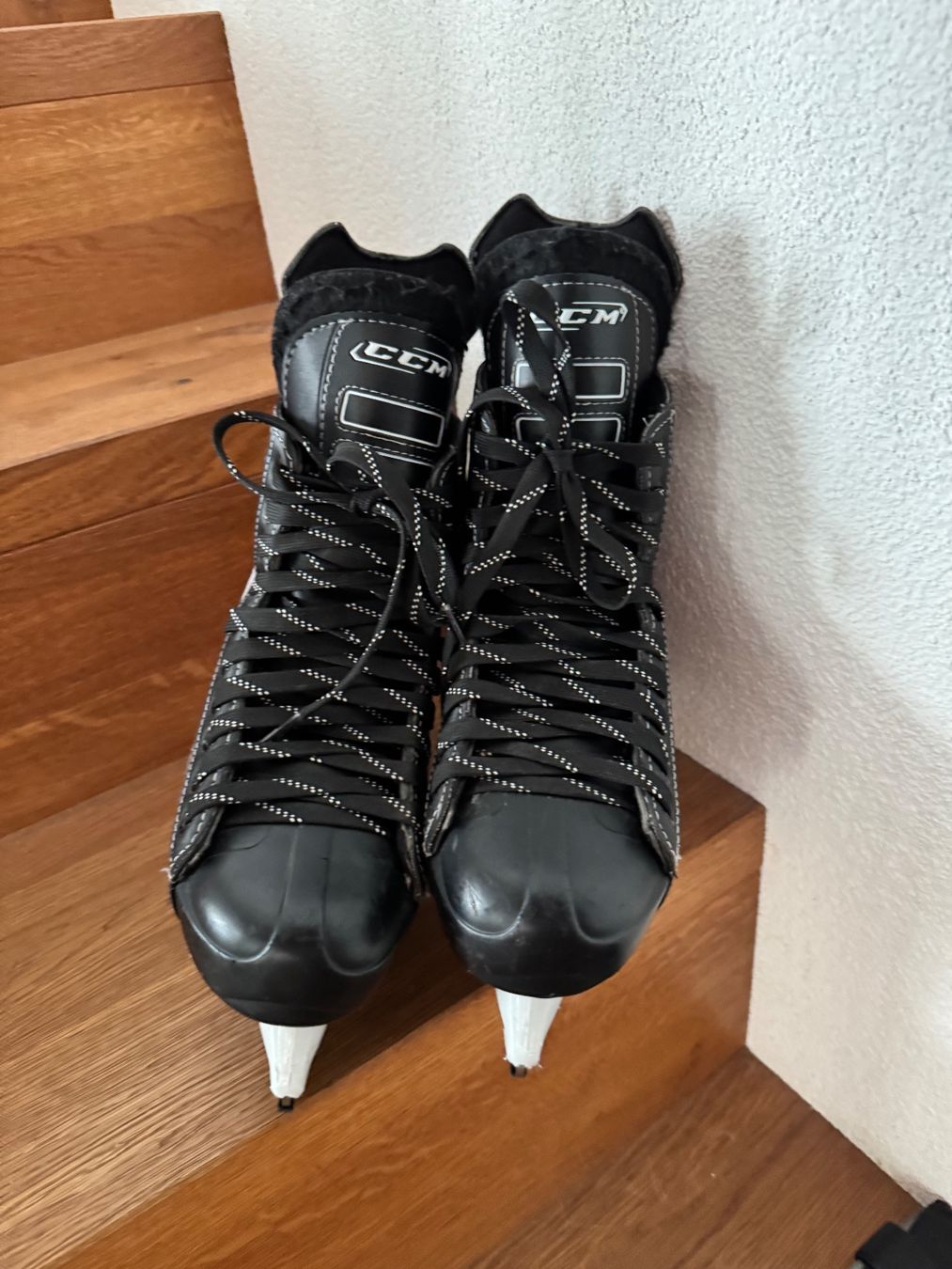 Ccm Schlittschuhe: CCM Schlittschuhe in Gr. 40 – Gebraucht aus Herzogenbuchsee von zukerka 1