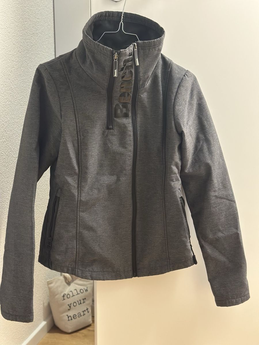 Bench Giacche: Bench. Jacke, Softshell, S/36 Grau, Daumenlöcher, Gr. S – Usato da Rothenburg venduto da wer_g9fd