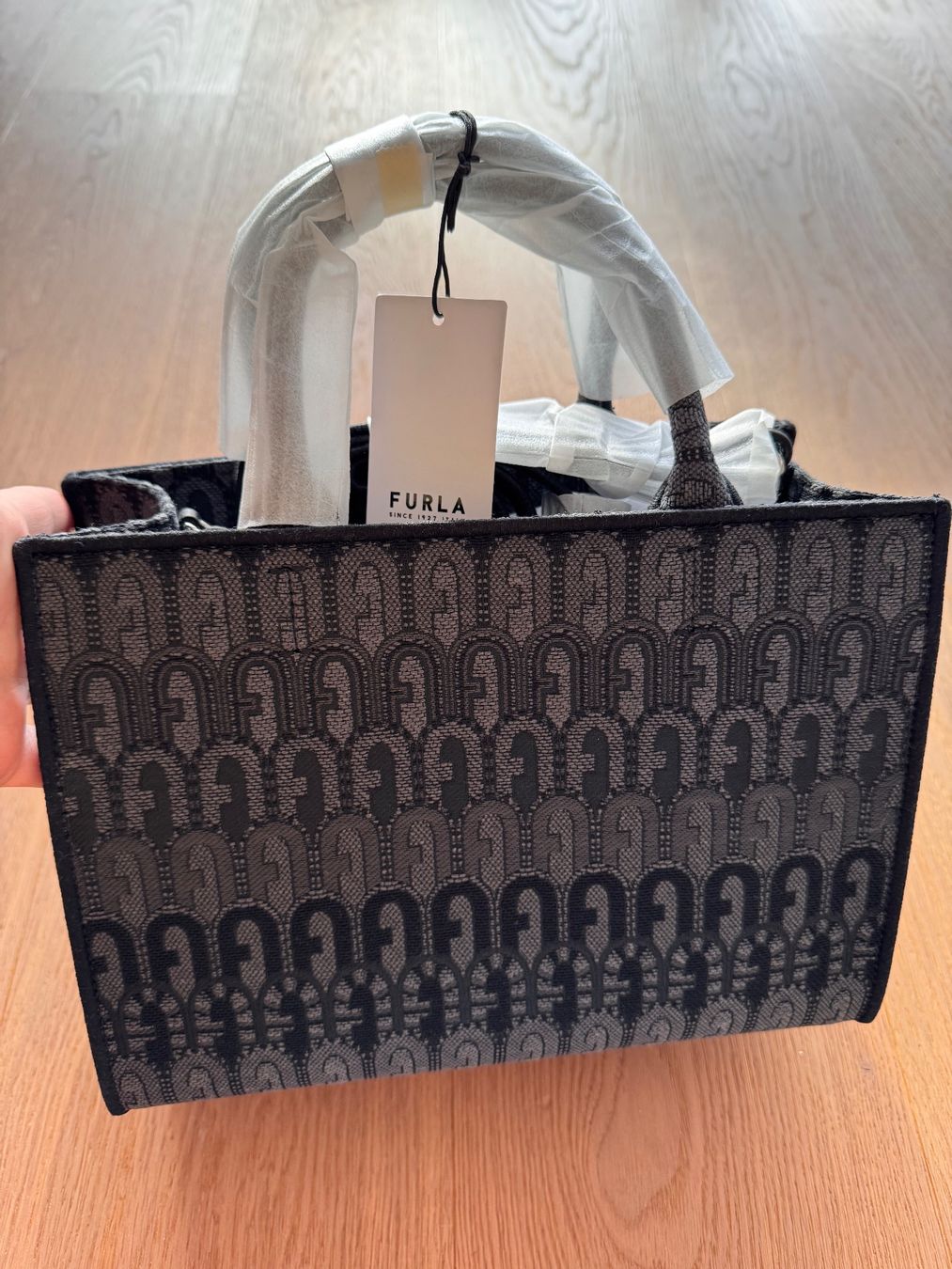 Furla Taschen für Damen: Furla – Neu und originalverpackt aus Zwillikon von ant_r5yp