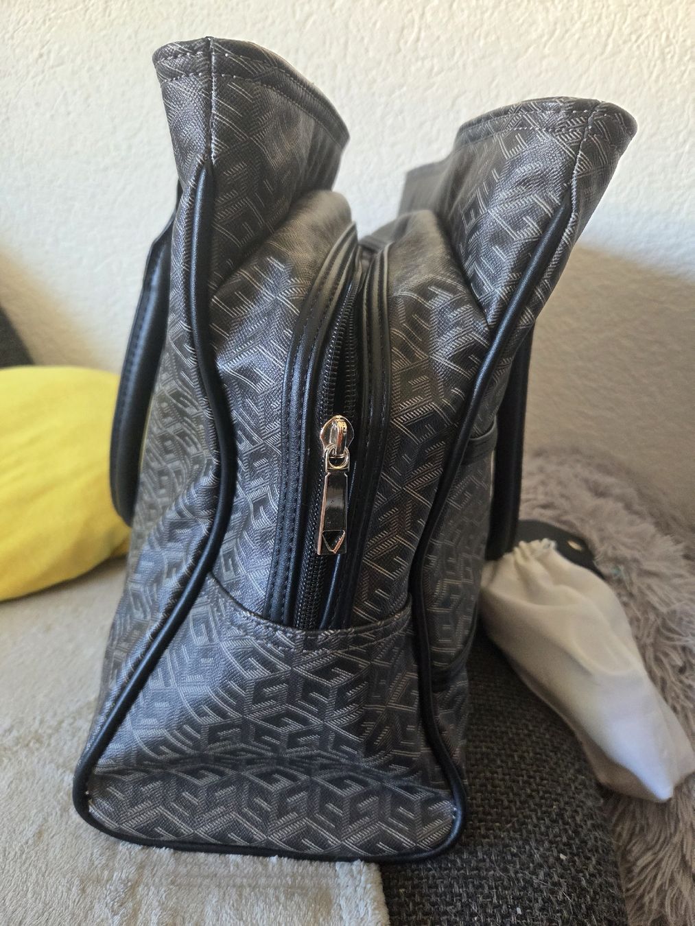 Guess Sacs femmes: Sac Guess – Neuf (Voir description) à Vernayaz par Lecoffreromand 7