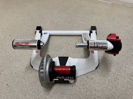Elite Qubo Fluid Rollentrainer für Velos